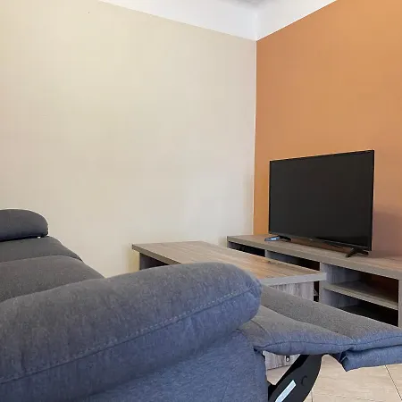 아파트 Confortable Idealement Situe